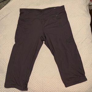 Gently used gray Tangerine Capri leggings Sz XL